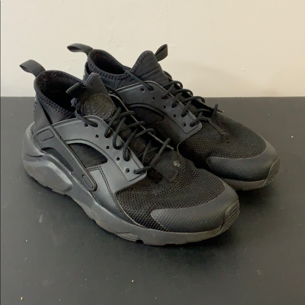 Nike Huarache Black size 8.5